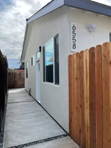 Main picture of 6558 Walt St