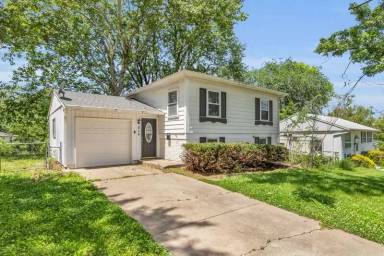Main picture of 814 N Wigwam Trl