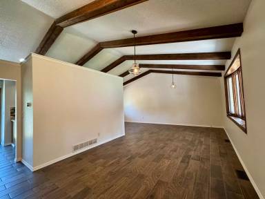 Main picture of 401 E 99th Pl