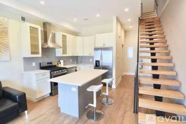 Main picture of 1619 Point Breeze Ave