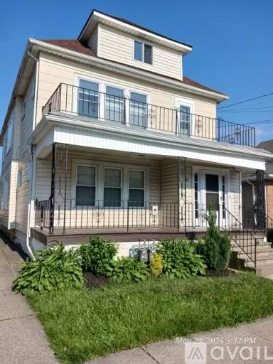 Main picture of 105 Grove St