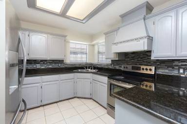 Main picture of 1118 Short Rd