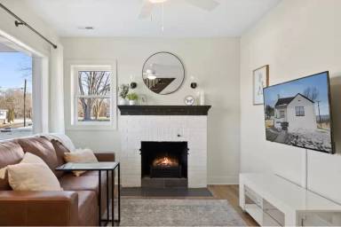 Main picture of 701 S 2nd St