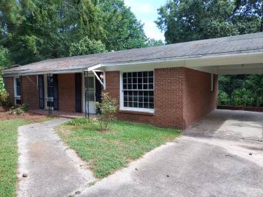 Main picture of 223 Lakeside Ave