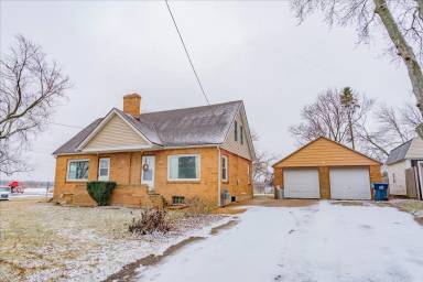Main picture of 105 Porter St