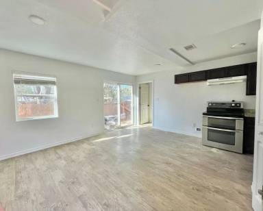 Main picture of 1029-1033 Rivas St