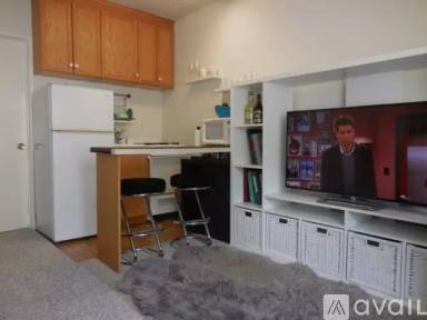 Main picture of 133 S Swall Dr