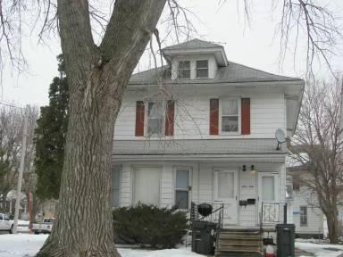 Main picture of 303 1/2 Locust St