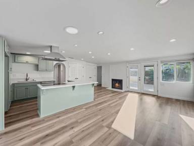 Main picture of 729 Center St