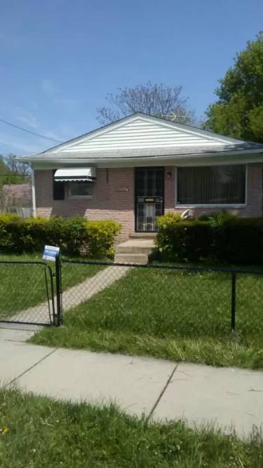 Main picture of 19444 Algonac St