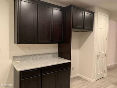 Main picture of 637 W Weller Ave
