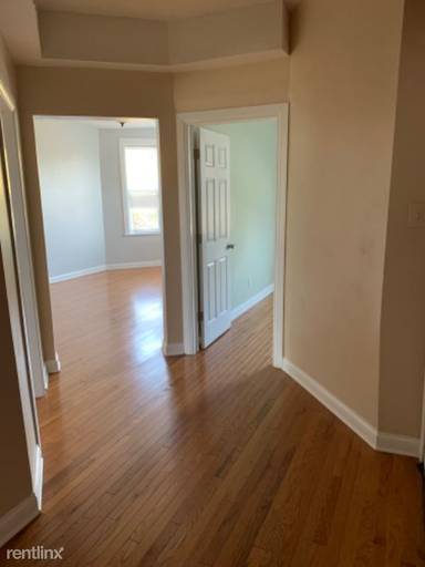 Main picture of 1463 E 68th St