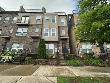 Main picture of 2724 Grand Union Way