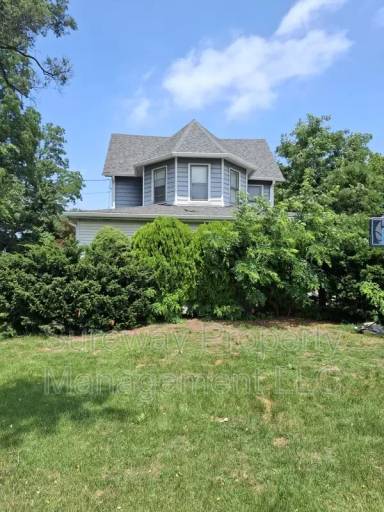 Main picture of 37 W Cedar Ave
