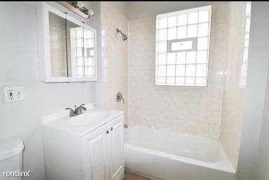 Main picture of 2652 W 64th St