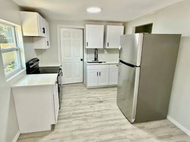 Main picture of 8930 Free Ave