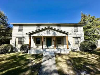 Main picture of 2403 Duncan St