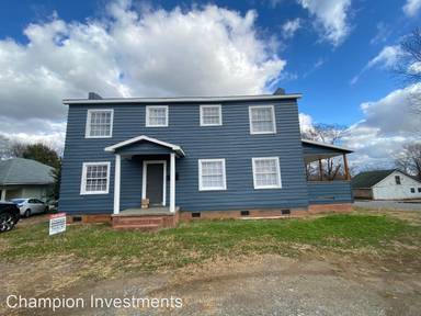 Main picture of 721 S Washington St