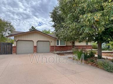 Main picture of 5272 Arbutus St