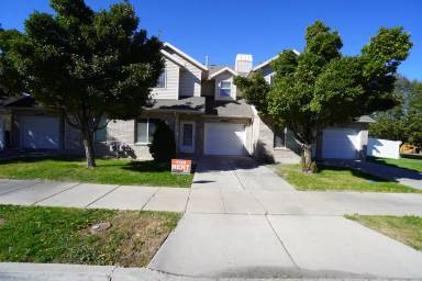 Main picture of 3063 Lincoln Ave