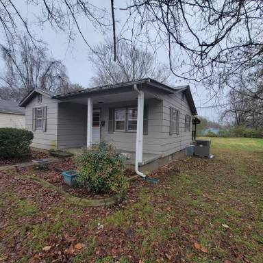 Main picture of 364 S Cedar Ave
