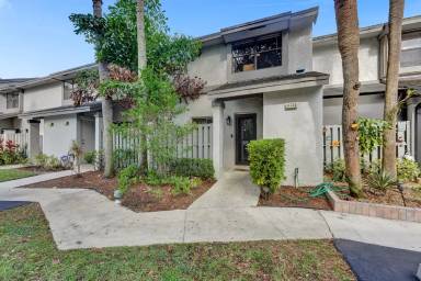 Main picture of 3325 Carambola Cir S