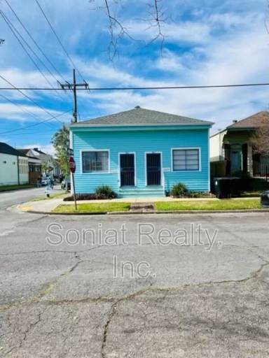 Main picture of 700 Valence St