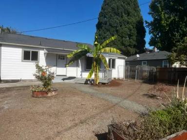 Main picture of 725 16th Pl SE