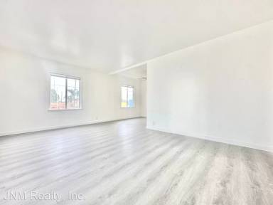 Main picture of 10801 S Figueroa St