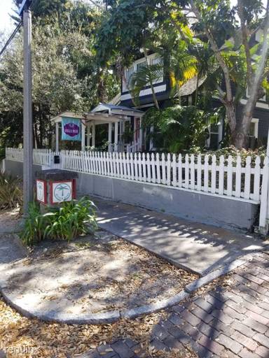 Main picture of 878 10th Ave S
