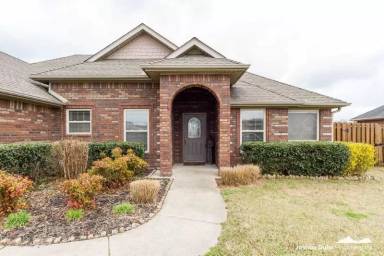 Main picture of 2318 Stonecrest Dr