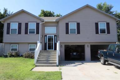 Main picture of 605 W Pine St