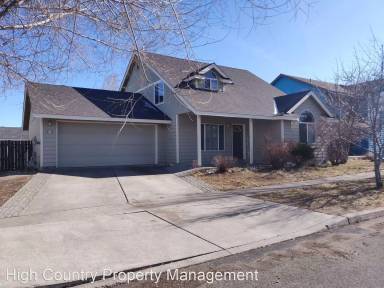 Main picture of 686 NE Shirley Ct