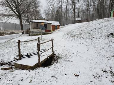 Main picture of 5893 Amish Rd