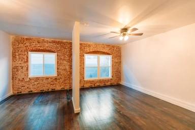 Main picture of 114 S Gramercy Pl