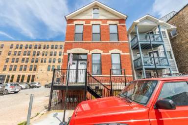 Main picture of 914 W 19th Pl