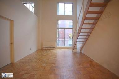 Main picture of 220 E 24th St