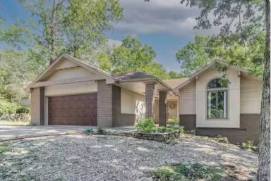 Main picture of 15 Farnham Dr