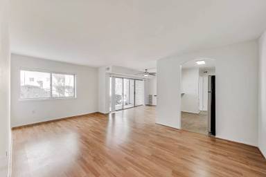 Main picture of Village Square West