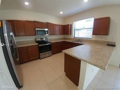 Main picture of 165 SE 34th Ter