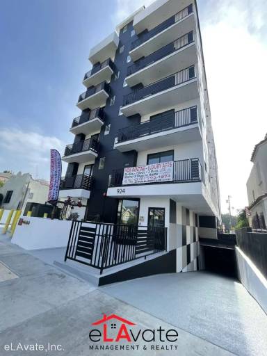 Main picture of 924 S Catalina St