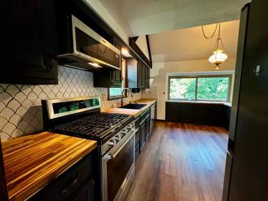 Main picture of 5829 N Indiana Ave