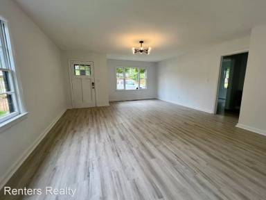 Main picture of 110 Drake Ave SW