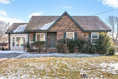 Main picture of 1121 Tobacco Rd