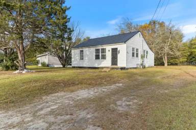 Main picture of 704 Saunders St