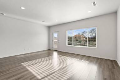 Main picture of 4710 E Fairview Ave