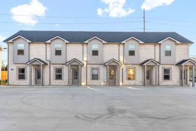 Main picture of 1201 Fort Campbell Blvd Apartments