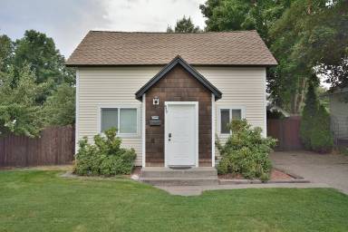 Main picture of 823 N 6th St
