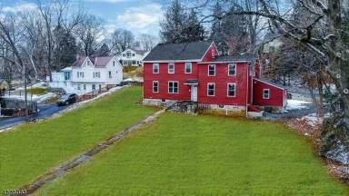 Main picture of 42 W Main St