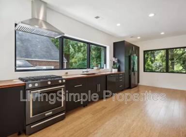 Main picture of 8423 Piney Branch Rd